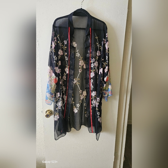 Sheer Black Floral Embroidered Kimono Robe with Contrast Trim - Picture 4 of 5